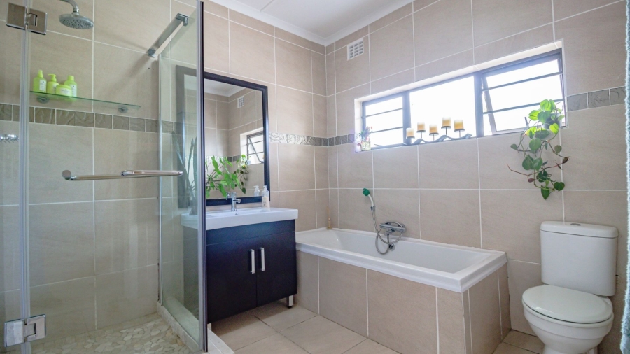 6 Bedroom Property for Sale in Gonubie North Eastern Cape